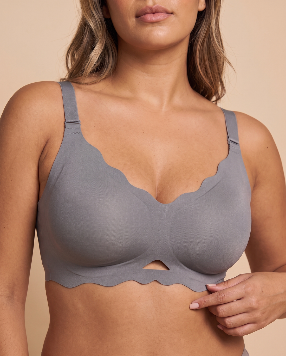 IsoLift Scalloped Detail Wireless Bra