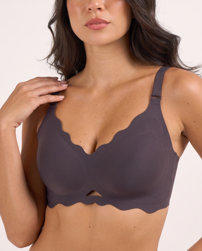 Seamless Scalloped Wireless Bra with Detail