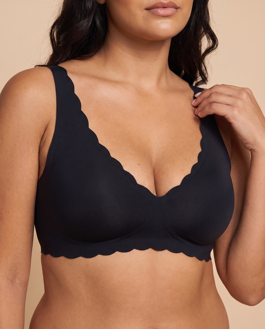IsoLift Scalloped Deep V Push-Up Jelly Bra in Black