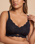 IsoLift Scalloped Detail Wireless Bra in Black